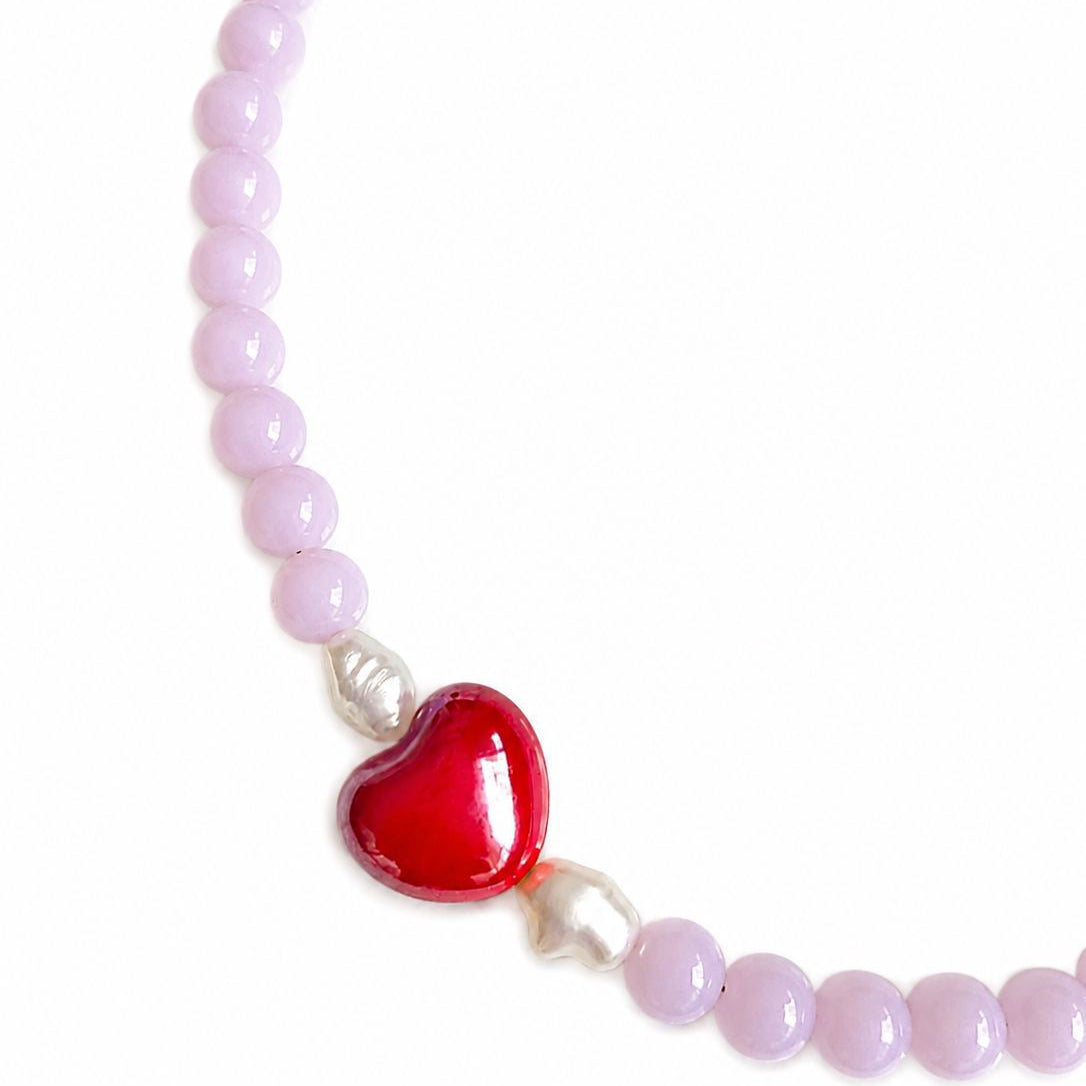 Collar de piedra natural con charm de corazón