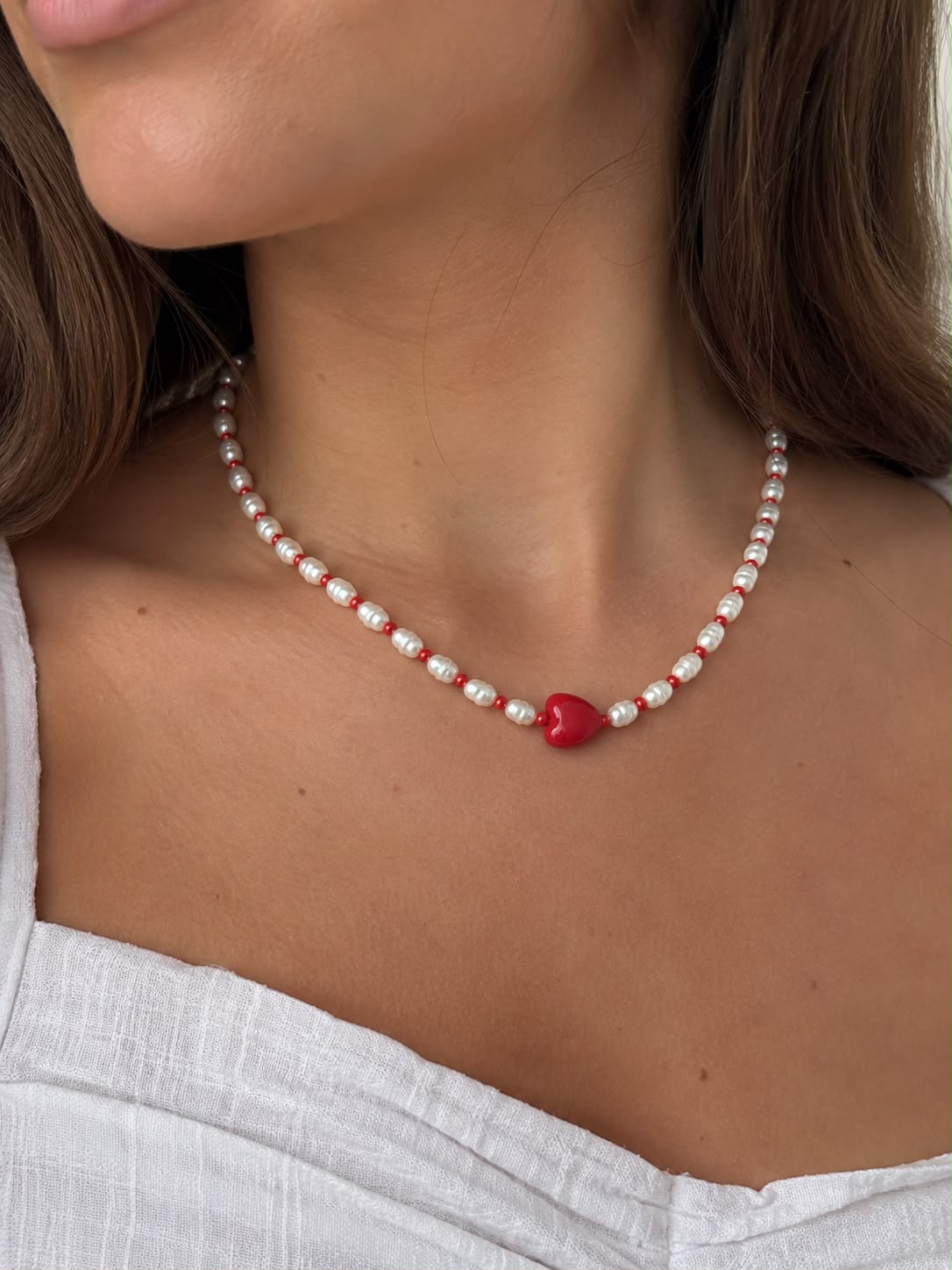 Collar Cherry Pearl | Perlas naturales y detalles rojos 🍒
