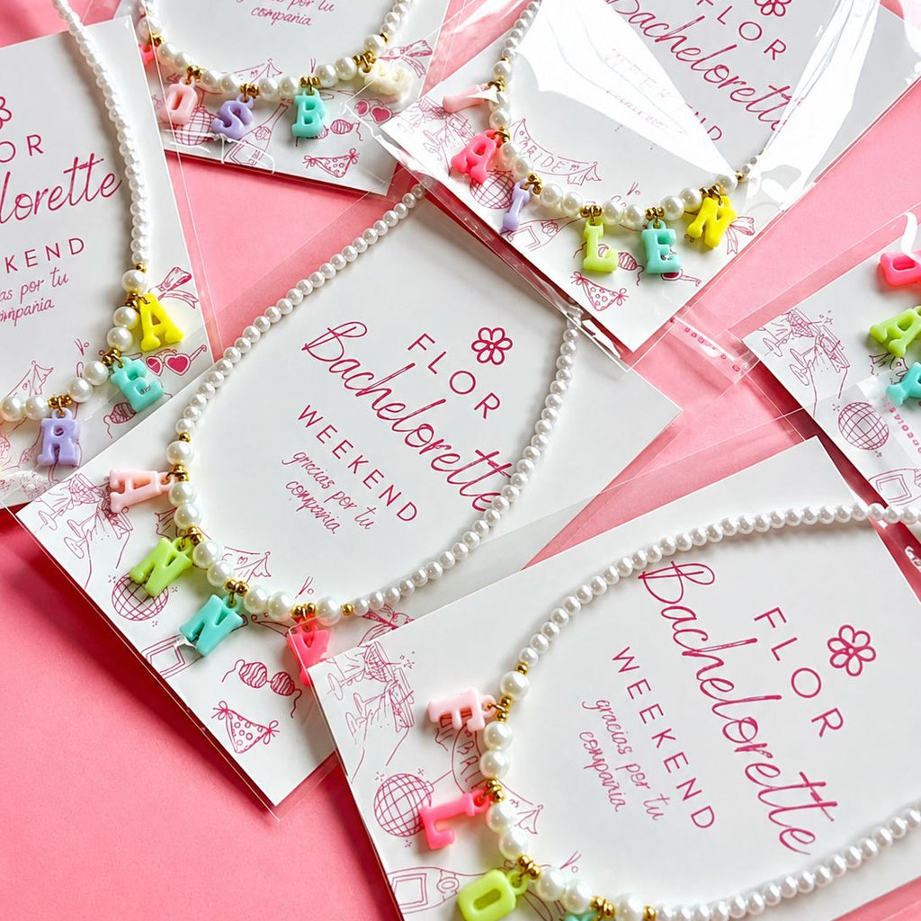 Collar de perlas personalizado con nombre